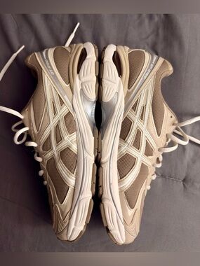 Asics Men’s size 10 
GT-2160 running shoe